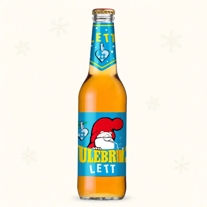 Flaske med E.C. Dahls lett julebrus med turkis etikett og julenissemotiv